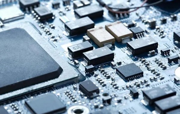 汽车电路板的组成及其关键作用解析第1张